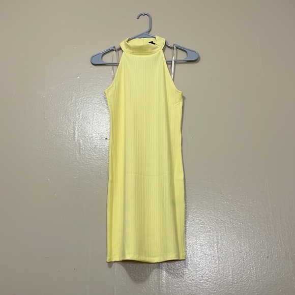 🌸 Clearance! 🌸 Yellow High Neck Body-con Mini Dress Size S - Picture 2 of 10